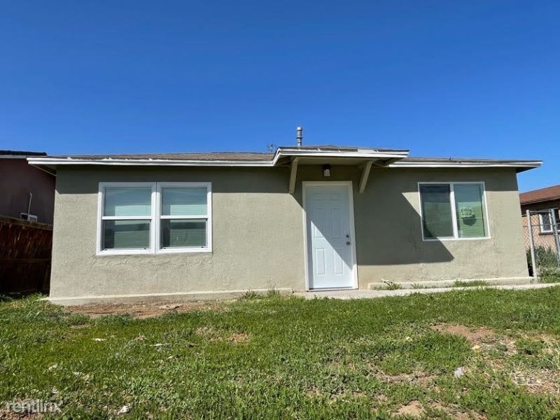 Foto principal - 2 br, 1 bath House - 7771 Philbin Ave