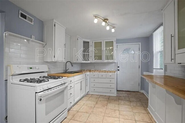 Foto del edificio - 3416 Anderson Ave