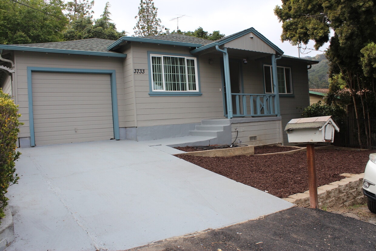 Photo - 3733 Keller Ave (Oakland, CA)