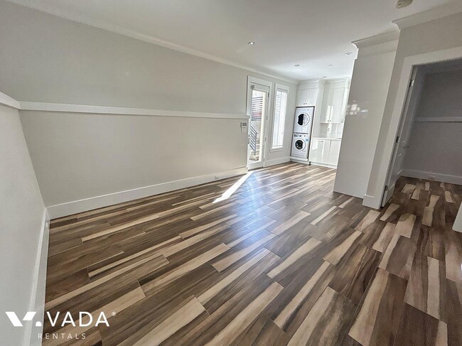 Photo du bâtiment - 420 W 19th Ave