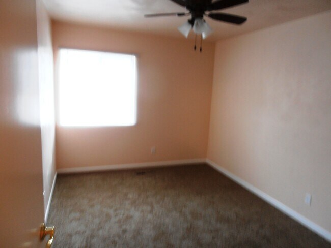 Building Photo - 4441 rushmore dr NE