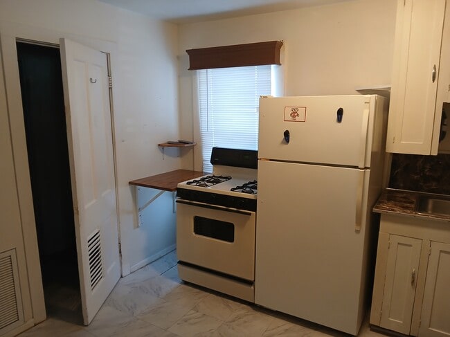 Building Photo - 558 Dameron Dr
