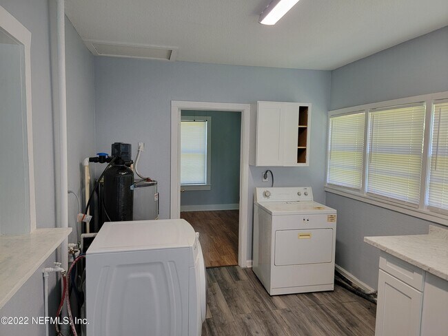 Foto del edificio - 1546 Old Middleburg Rd N