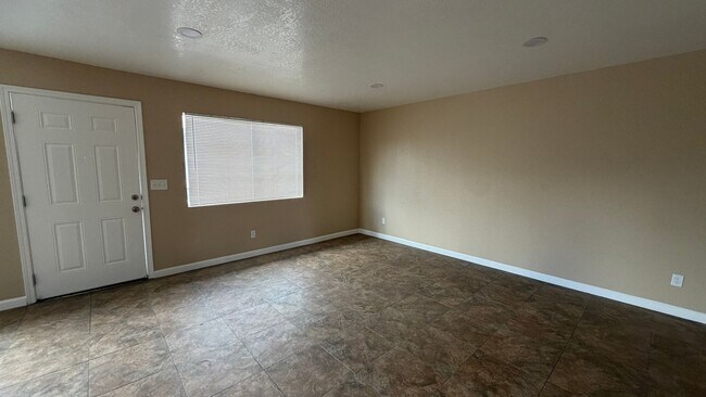Foto del edificio - Two Bedroom One Bathroom Apartment in San Bernardino!