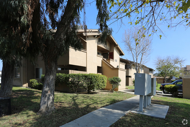 Foto del edificio - 1351 Hollister St
