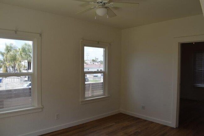 Building Photo - 1 Bedroom 1 Bath University Heights