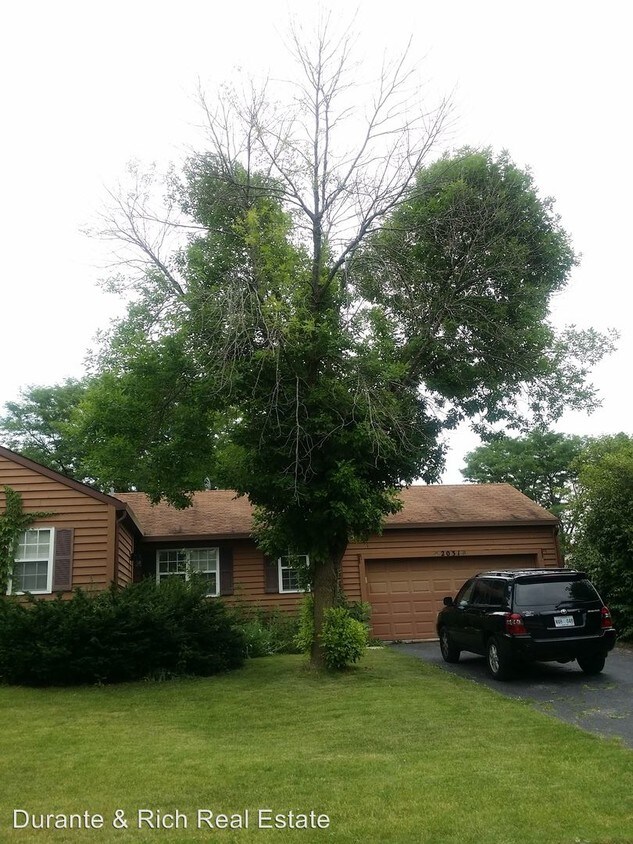 Primary Photo - 2031 University Dr