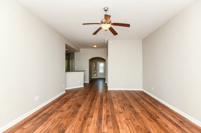 Building Photo - 6301 Chalk Hollow Dr
