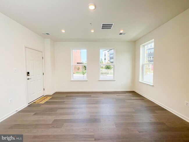 Foto del edificio - 10001 -B American Pharoah Ln