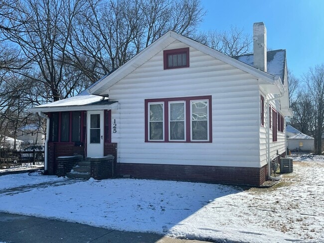 Photo - 3 Bedroom 2 Bathroom on Campus! House