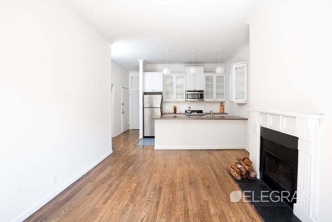 Foto del edificio - 358 West 23rd Street