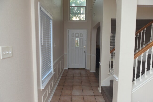 Building Photo - 1600 Quarry Dr