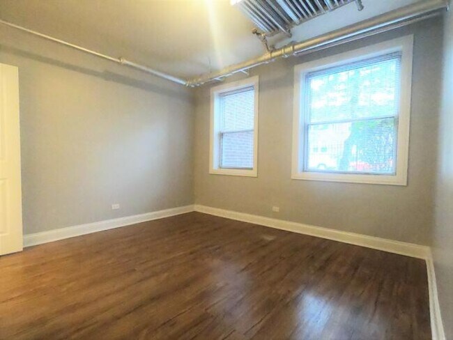 Building Photo - 2 bedroom in Chicago IL 60625