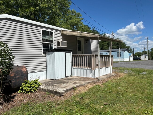 Building Photo - 101 Breezewood Park Rd