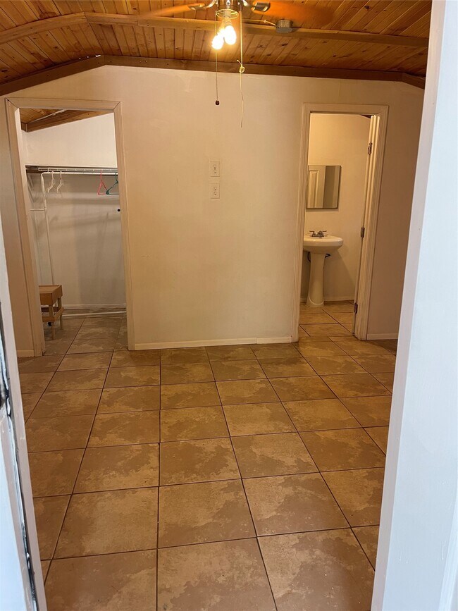 Foto del edificio - 1472 Godwin St