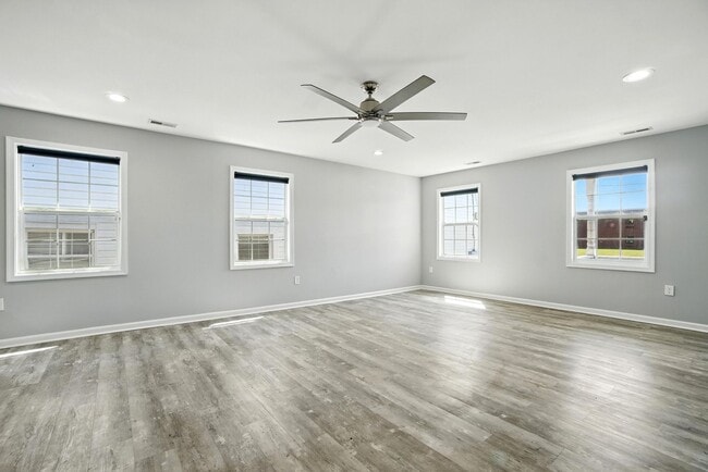 Building Photo - 737 16th St