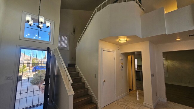 Foto del edificio - Beautiful 4 bedroom near Lake Mead & Tenay...