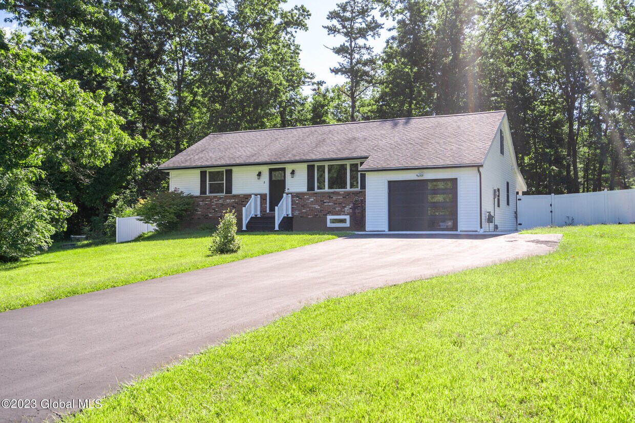 5 Sleepy Ct, Ballston Spa, NY 12020 House for Rent in Ballston Spa