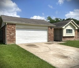 Building Photo - 15523 Pensgate St