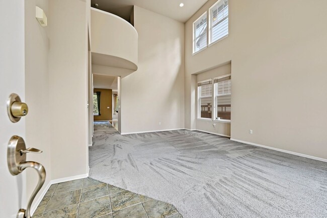 Building Photo - 3160 NE Logan St
