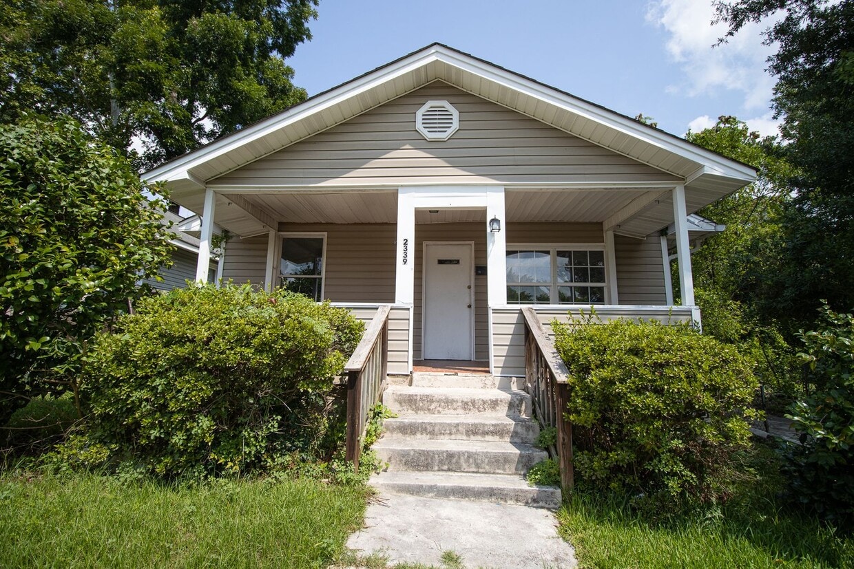 Primary Photo - Charming 3 Bedroom, 1.5 Bath - Available Now!