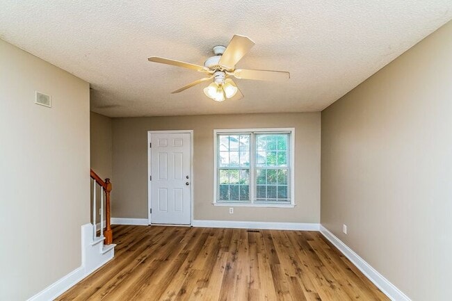 Photo - 2104 W Knox St Apartment