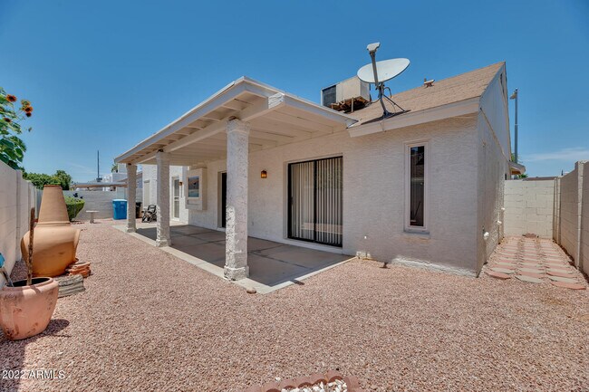 Foto del edificio - 3309 E Siesta Ln