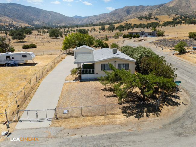 Building Photo - 6004 Maple Ave