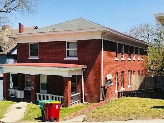 Building Photo - 3 Bedroom Single Family Home in Peterburg