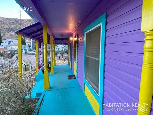 Building Photo - 3 bed/2 bath house with garage and worksho...