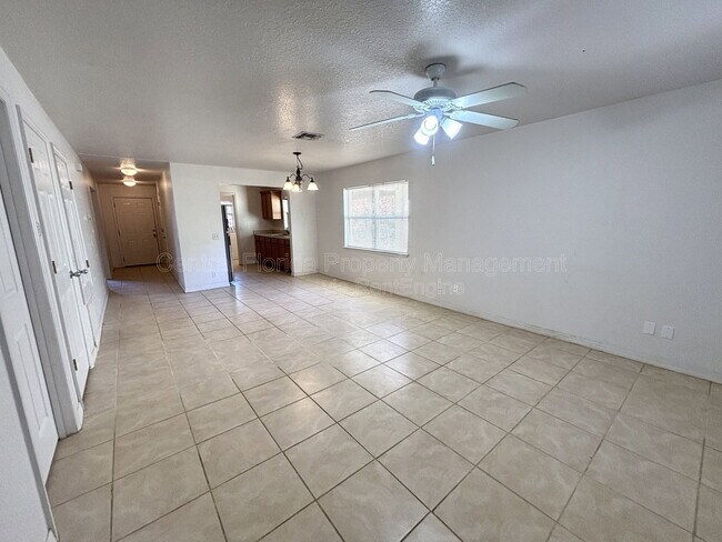 Foto del edificio - 531 Carlisle Ave