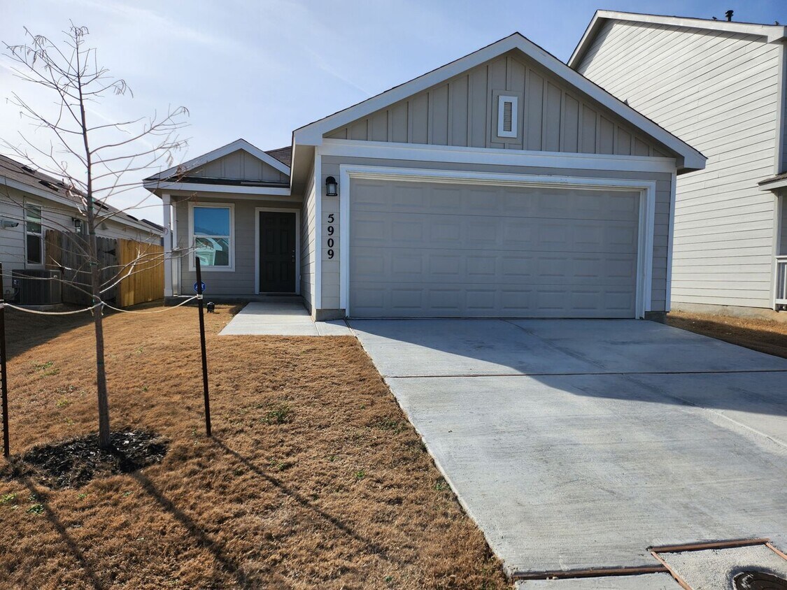 Primary Photo - 3 Bedroom 2 bath In Navarro Ranch