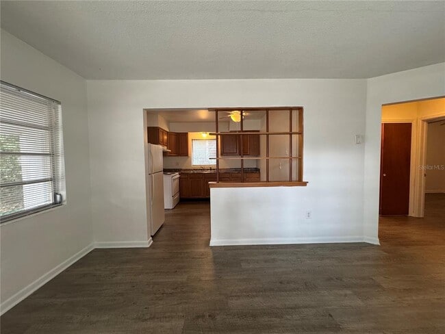Building Photo - 1307 N Fern Creek Ave