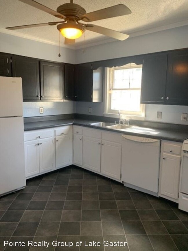 Building Photo - 3 br, 2 bath House - 214 E York Dr.