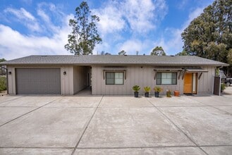 Building Photo - 1481 Hollister Ln