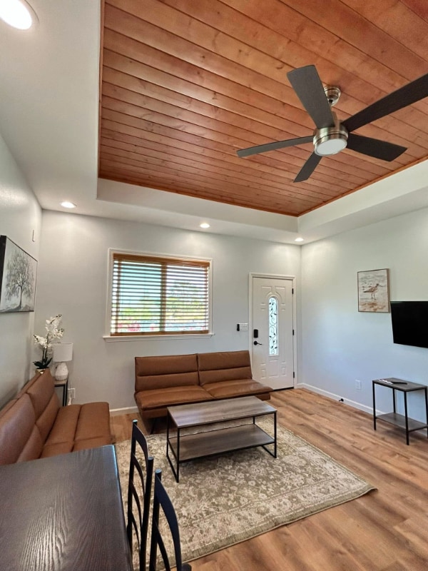 Building Photo - 15-1606-1606 2nd Ave