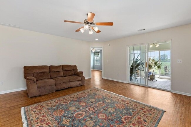 Building Photo - 10557 Maine Dr