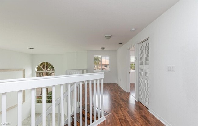 Foto del edificio - 4 br, 3.5 bath House - 1995 NW 169th Ave