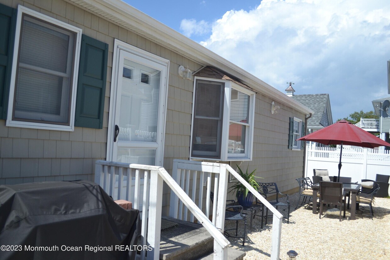 114 New Brunswick Ave, Lavallette, NJ 08735 Townhome Rentals in