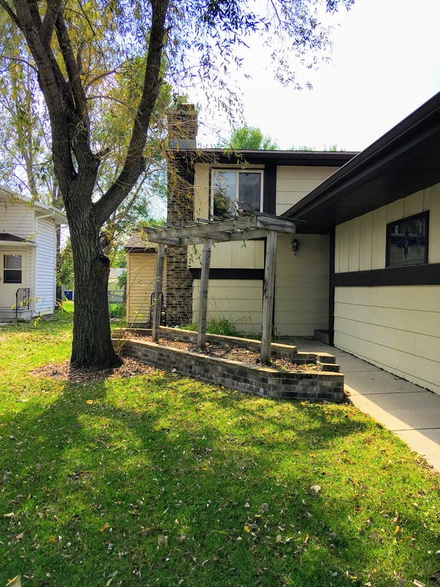 2917 Heatherwood Cir S, Moorhead, MN 56560 House for Rent in Moorhead, MN