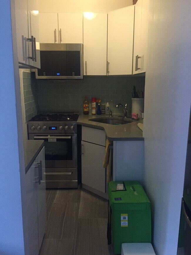 Foto del edificio - 241 E 76th St