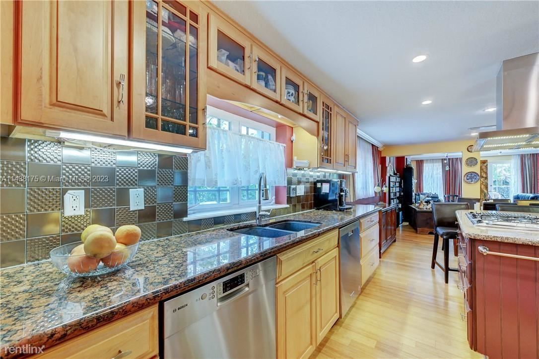 Foto del edificio - 4 br, 4 bath House - 518 N Riverside Dr