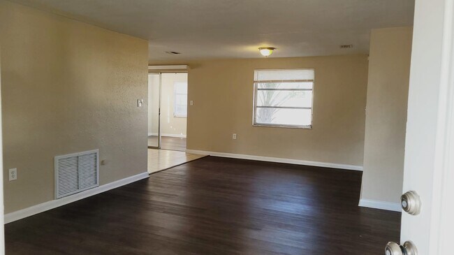 Building Photo - 3539 Oxford Drive