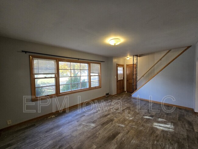 Foto del edificio - 821 Cornwall Ave