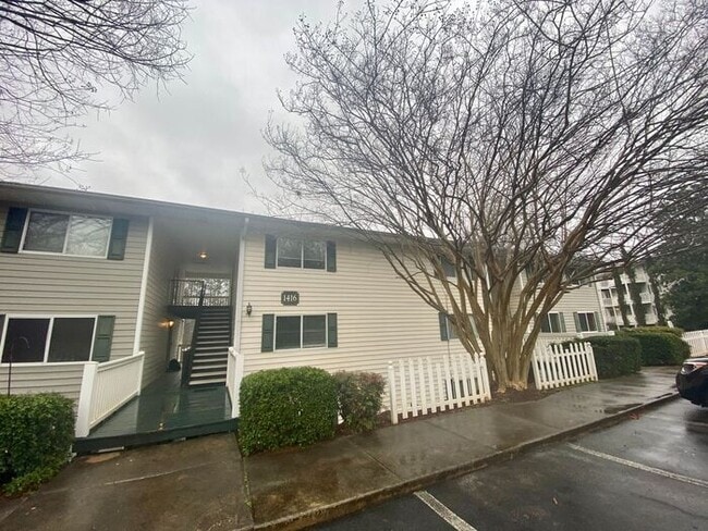 Building Photo - 1416 Foxhall Ln SE