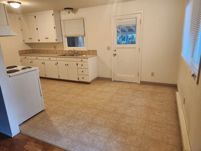 Building Photo - Charming 2 Bedroom, 1 Bathroom Home Located In The Desirable City Of Corvallis.