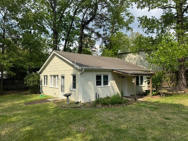 Building Photo - 1834 Belgrade Ave