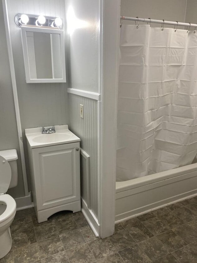 Primary Photo - Cute 2 bedroom 1 bath