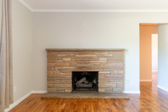 Building Photo - 3 bedroom 1.5 bath 1668 Sqft home just 1 m...