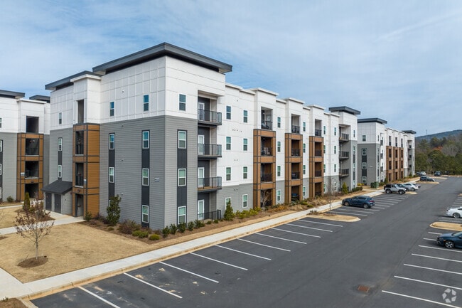 Building Photo - 175 Main